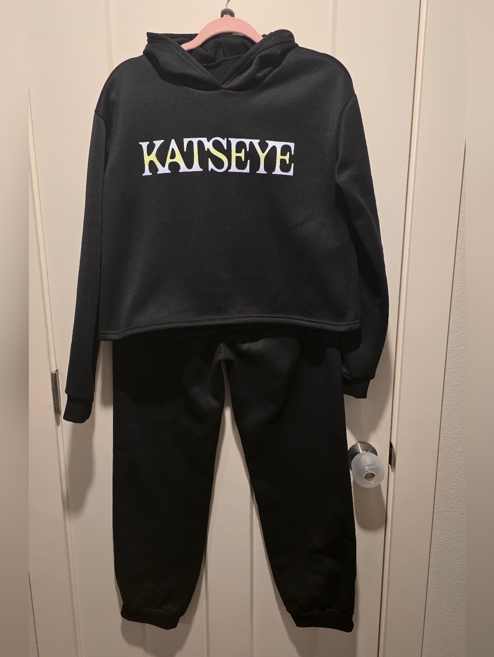 KATSEYE Black Hoodie & Joggers Set Girls Size 14 (XL) - Picture 2 of 3